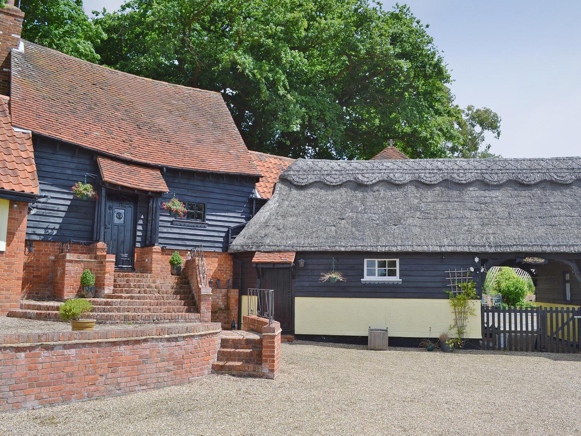 Lake House Cottage Finchingfield Exterior photo